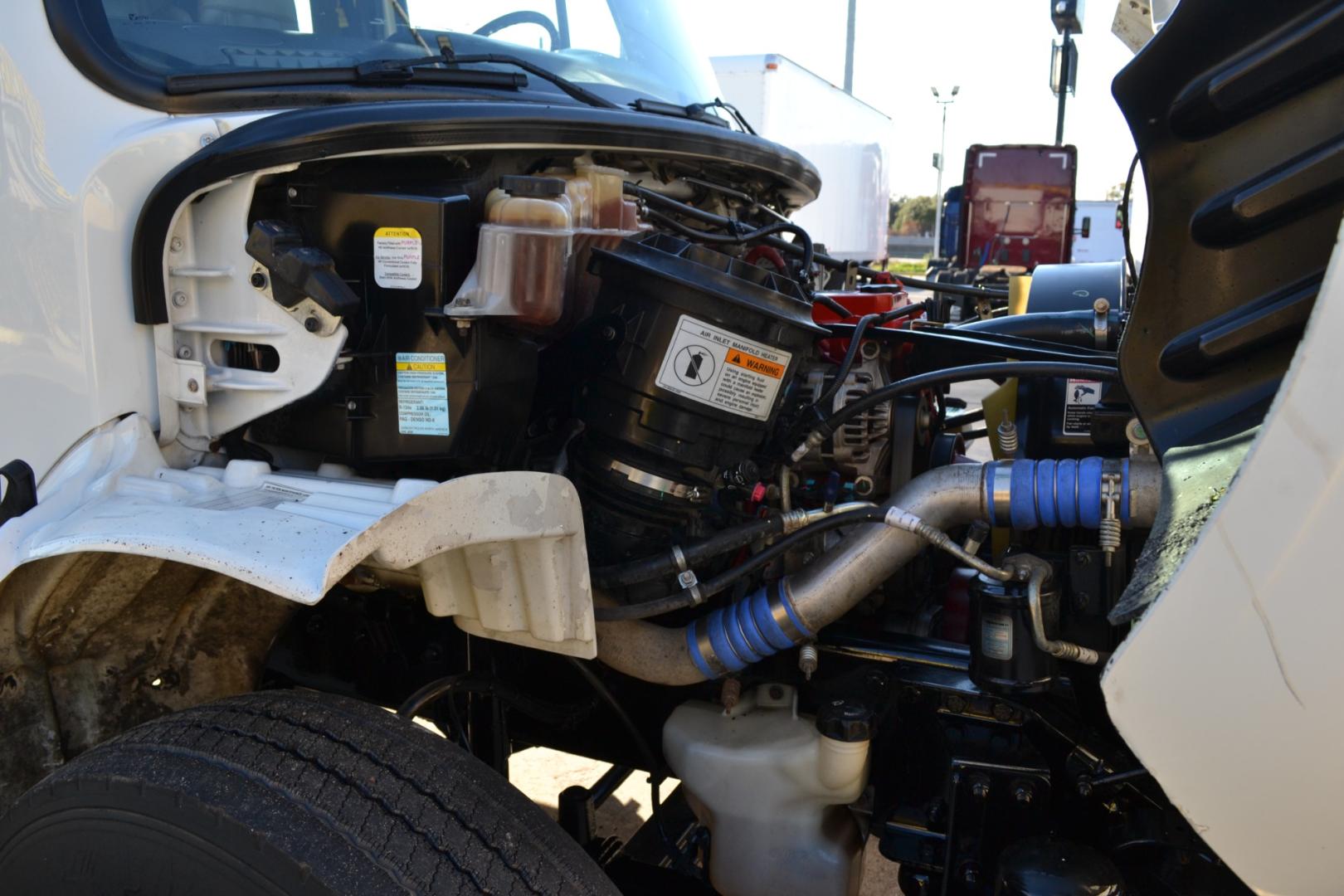 2017 WHITE /BLACK FREIGHTLINER M2-106 with an CUMMINS ISB 6.7L 260HP engine, ALLISON 2500RDS AUTOMATIC transmission, located at 9172 North Fwy, Houston, TX, 77037, (713) 910-6868, 29.887470, -95.411903 - Photo#6